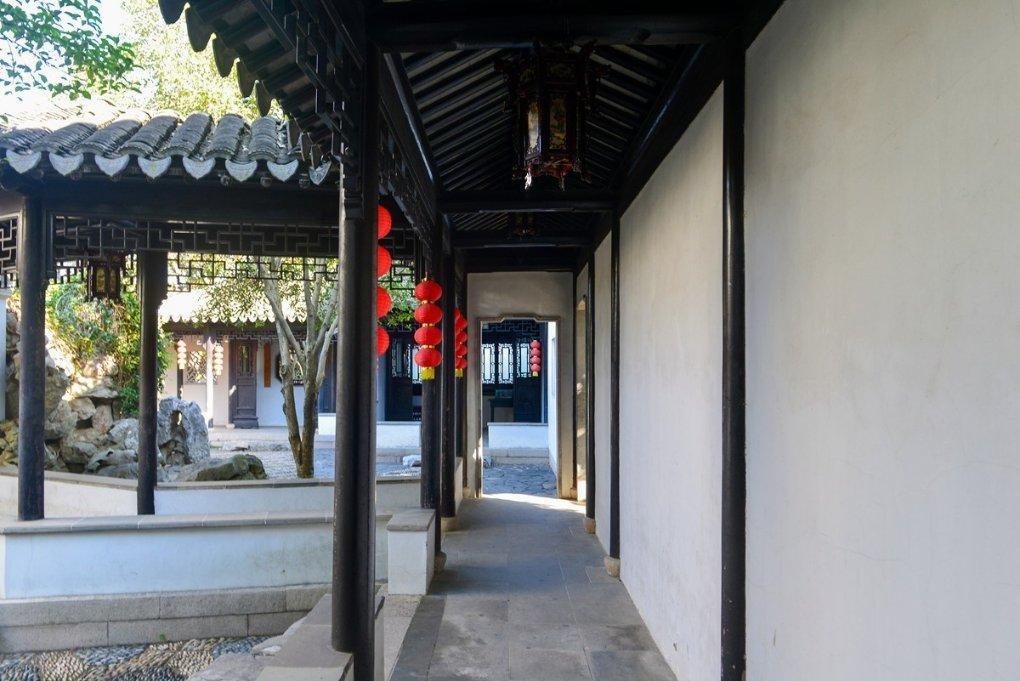 如何对待舅妈的行为？游戏画面